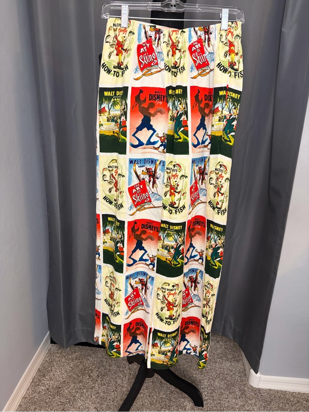 265. Disney Goofy Themed Pajama Pants, Size S